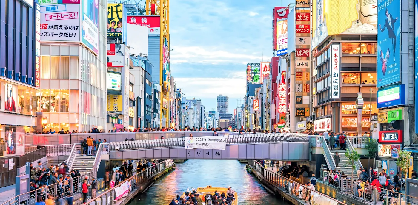 rue commerçante de Dotonbori à Osaka, Japon