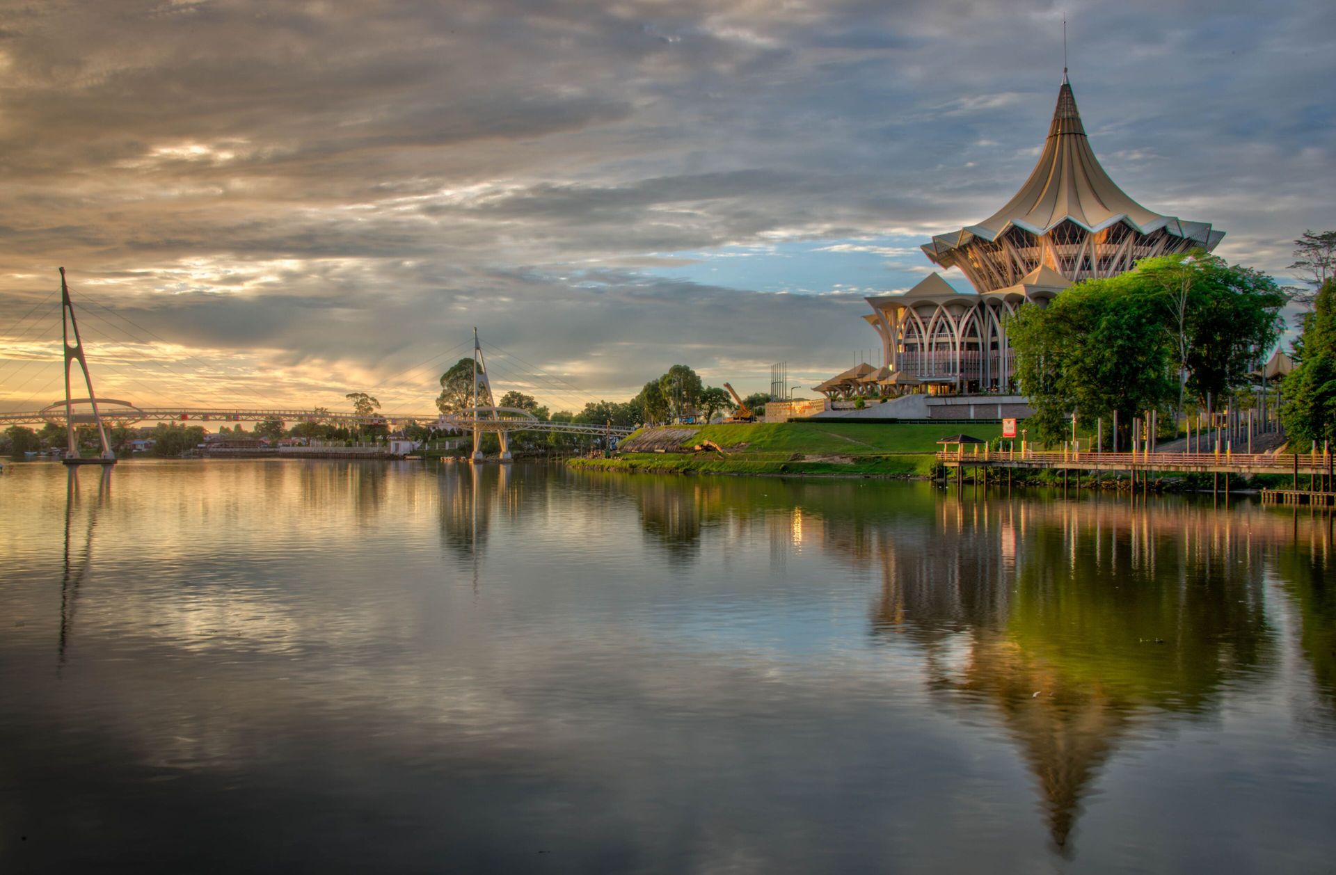 Bord de rivière à la ville de Kuching dans la région de Bornéo