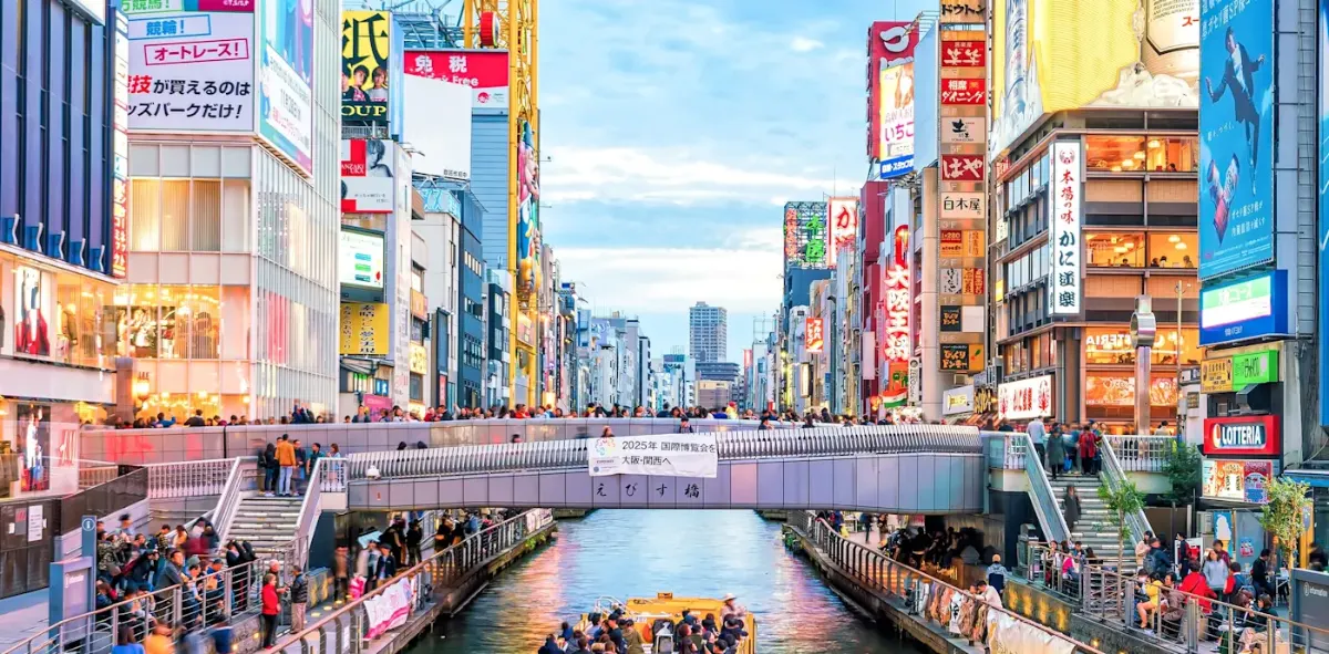 rue commerçante de Dotonbori à Osaka, Japon