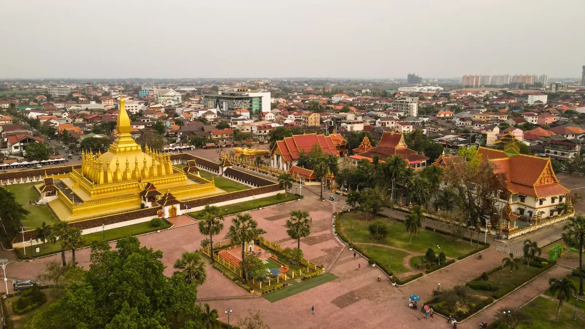 Vue panoramique du temple de la ville de Vientiane