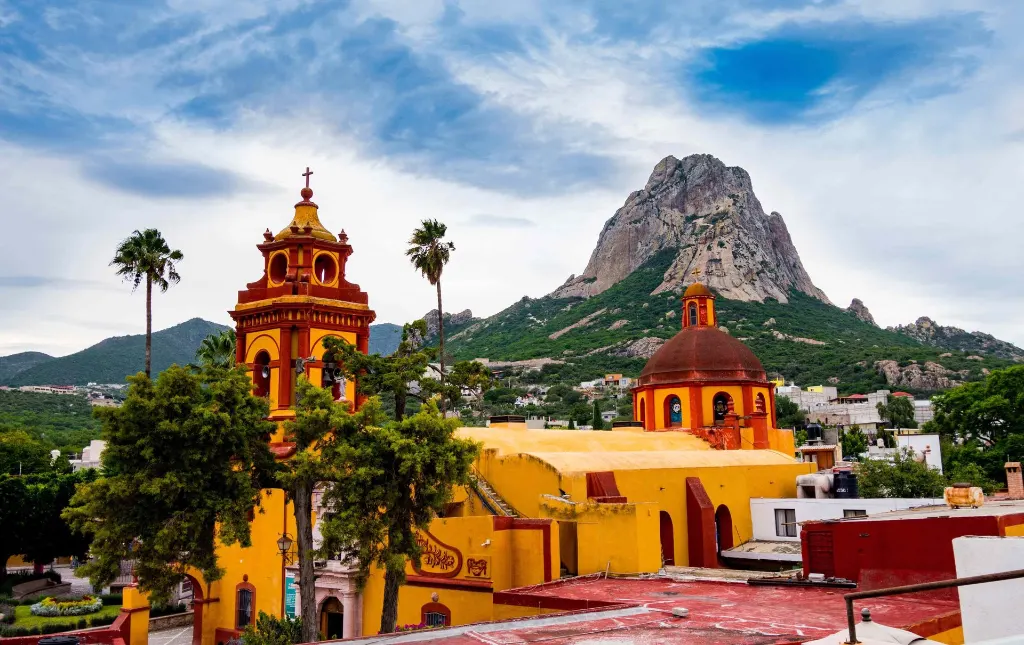 vue d'une ville colonial colorée du Mexique